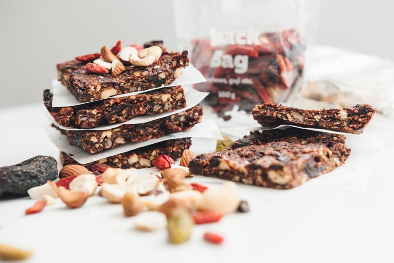 Domácí energy tyčinky pokaždé jinak! Chutnají božsky a zaženou hlad, kdykoliv se objeví