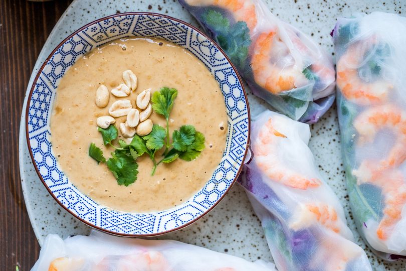 Urolujte si jarní závitky s dokonalou arašídovou omáčkou a špetkou Asie