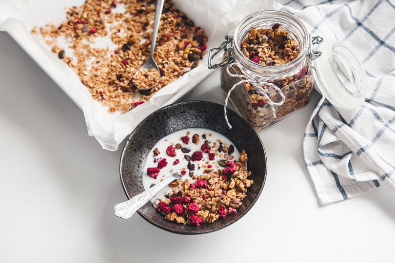 Domowa granola miodowo-czekoladowa