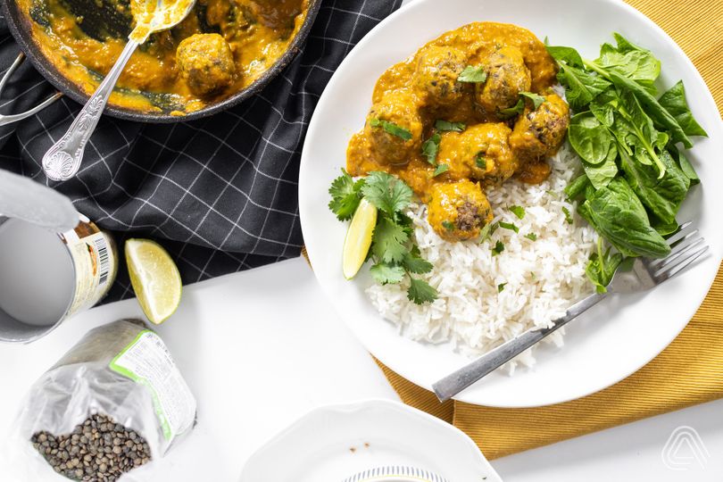 Vegan indické kari s čočkovými kuličkami