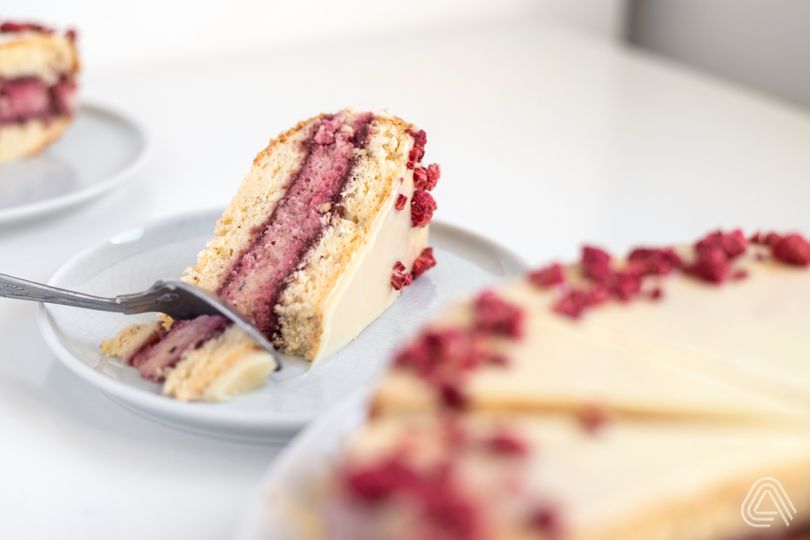 Retro punčák s malinami a bílou čokoládou