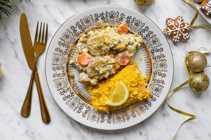 Obalovaný losos s lehkým bramborovým salátem