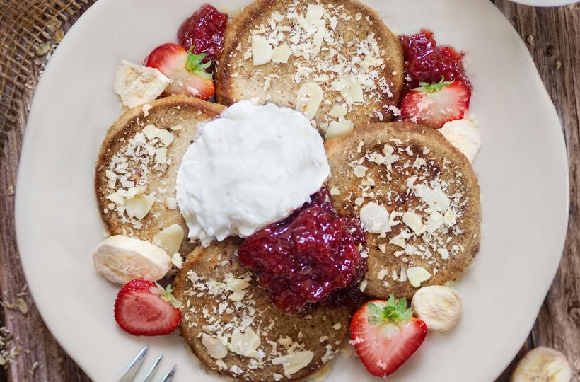 Cottage lívance s řeckým jogurtem a džemem