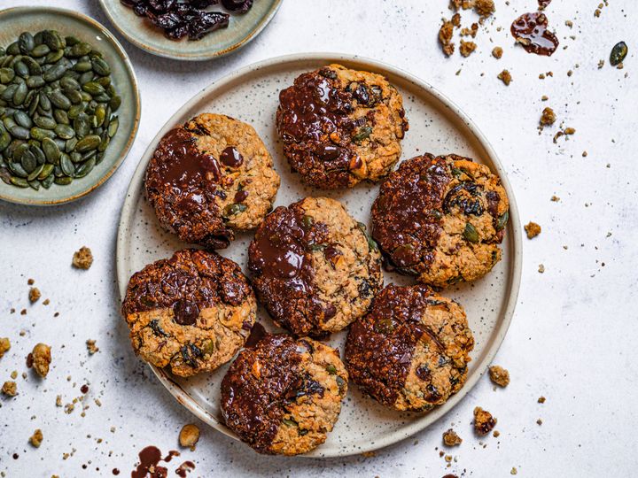 Granola cookies se sušeným ovocem a oříšky