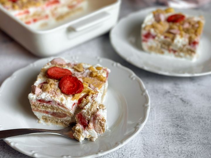 Frozen Curd Slices with Strawberries