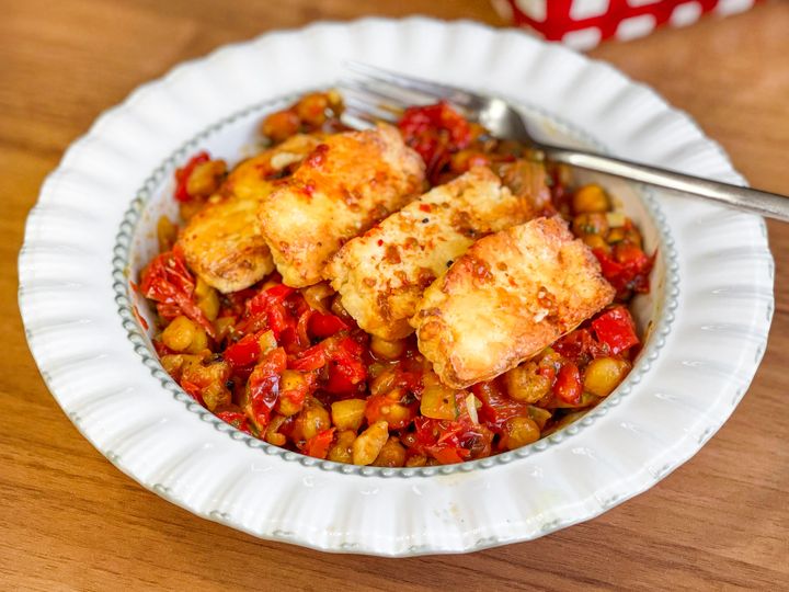 Salát z pečené zeleniny se sýrem halloumi