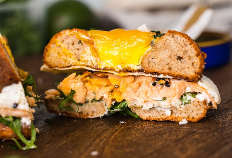 Snídaňový bagel s lososem