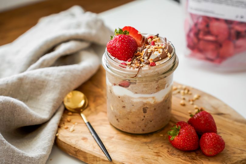 Čokoládové overnight oats s jahodami