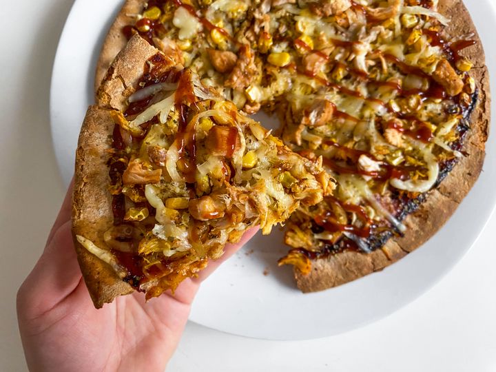 BBQ špaldová pizza s kuřetem