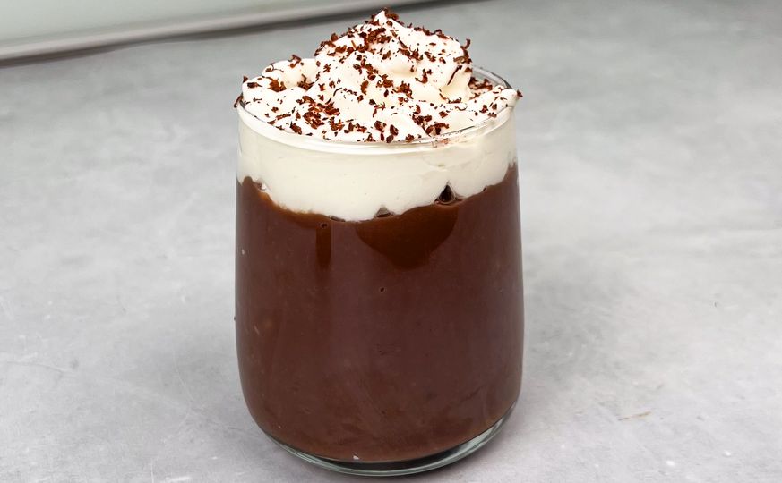 Čokoládový puding s našľahaným tvarohom