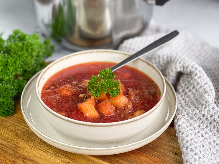 Jednoduchá polévka z červené řepy