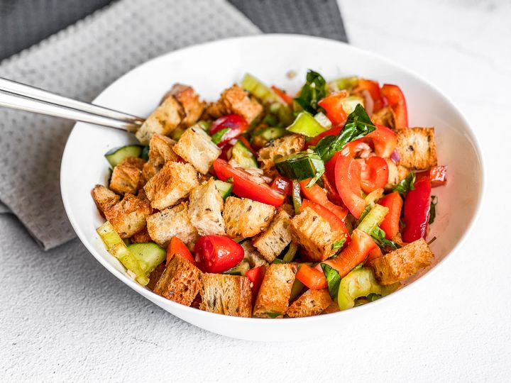 Panzanella: italský chlebový salát