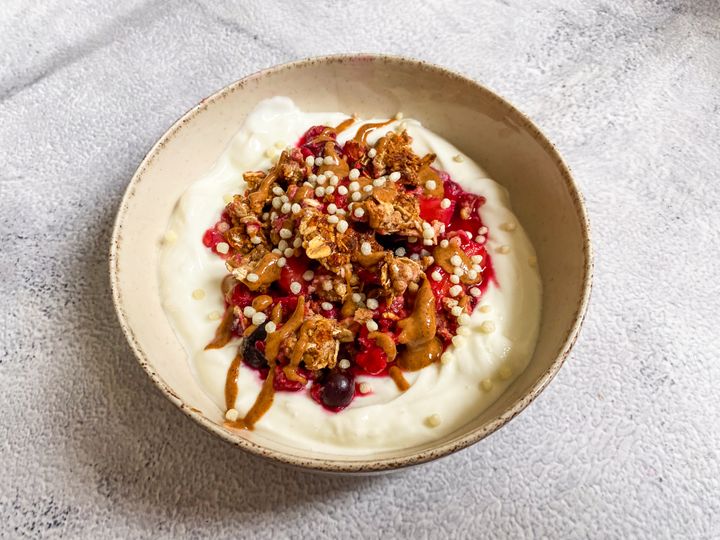 Jogurtová bowl s domácím crumble