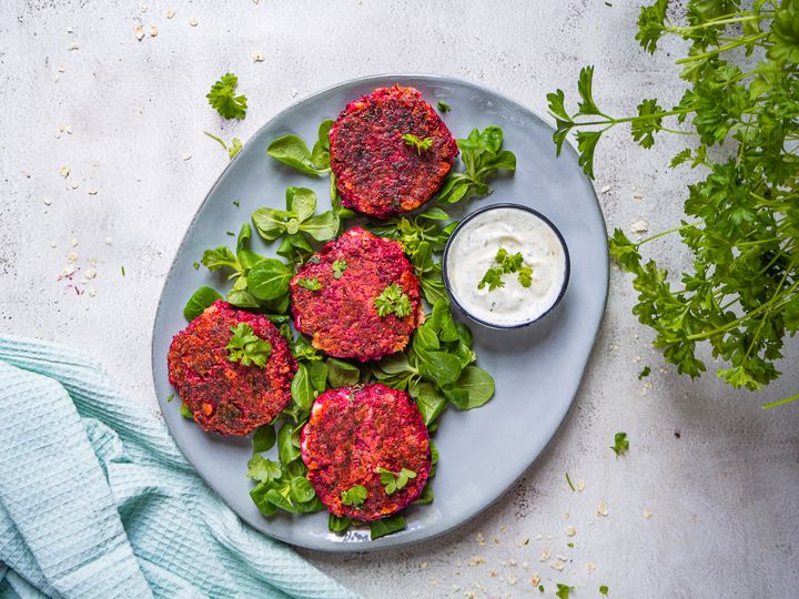 Karbanátky z červené řepy s balkánským sýrem