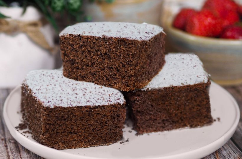 Smooth courgette gingerbread