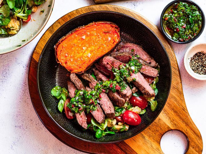 Steak s chimichurri omáčkou a pečenými batáty