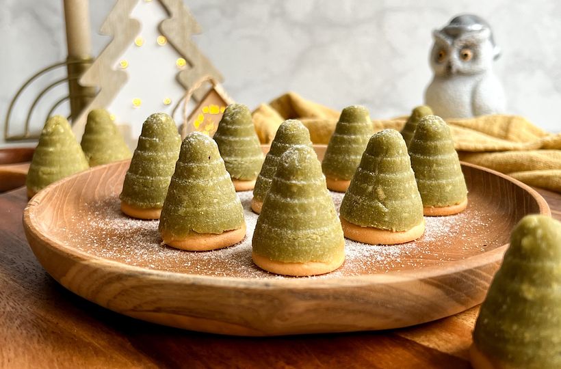 Matcha vosí hnízda s vaječnákovým krémem