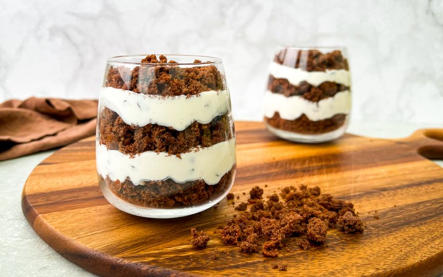 Glutenfreies Protein-Dessert im Glas