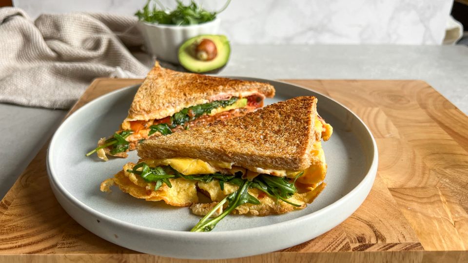 Sandwich cu ou și bacon