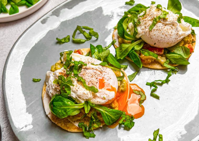 Slané snídaňové tacos s pošírovaným vejcem