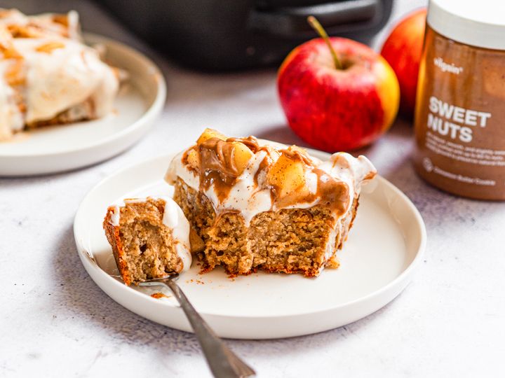 Smooth apple cake with caramel