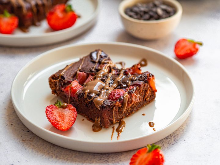 Snídaňové brownies s jahodami
