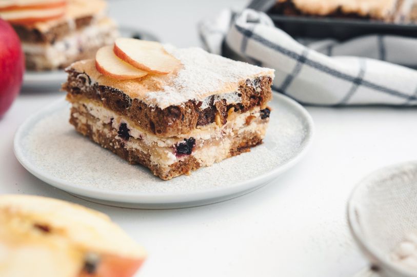 Fit žemlovka s jablky a tvarohem