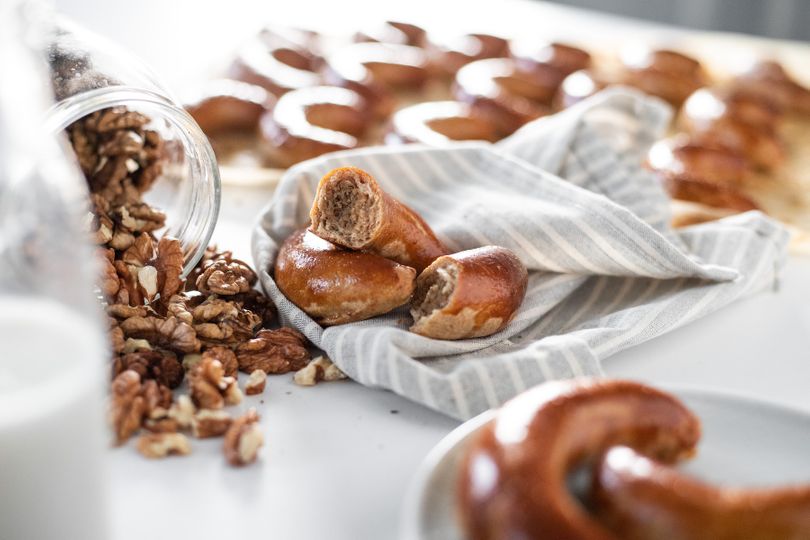 Krehké bratislavské rožky s orechovou náplňou