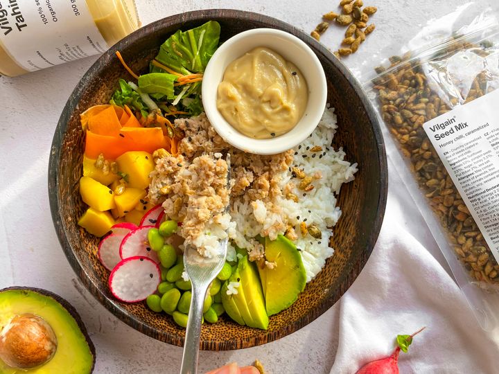 Poké bowl so pstruhom