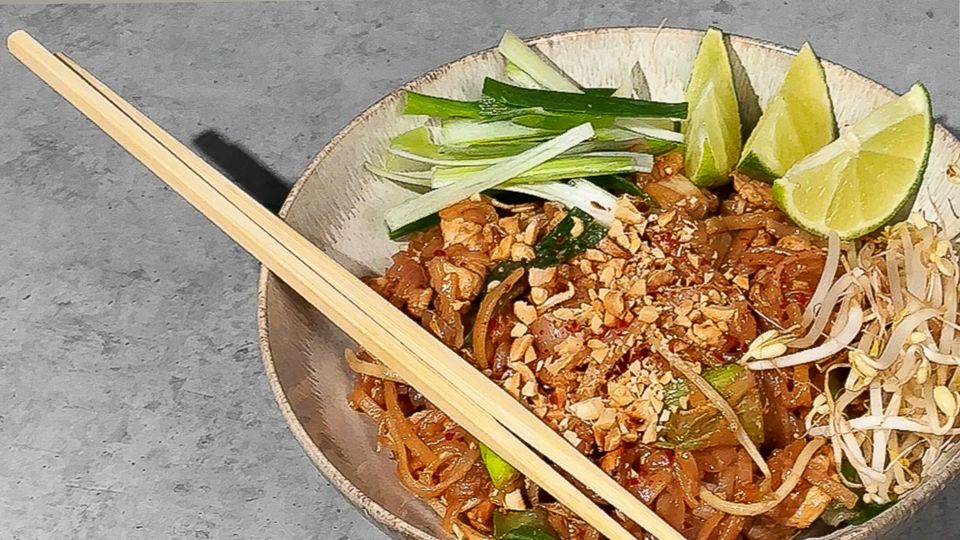 Pad thai s kuřecím masem