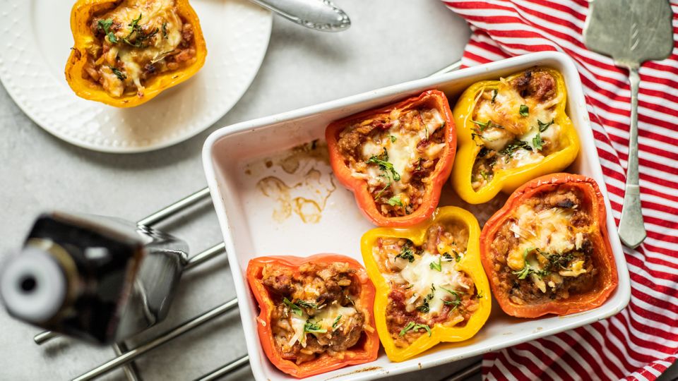 Gefüllte Paprika mit Hackfleisch im Backofen