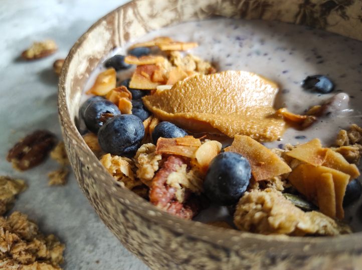 Borůvková bowl s granolou