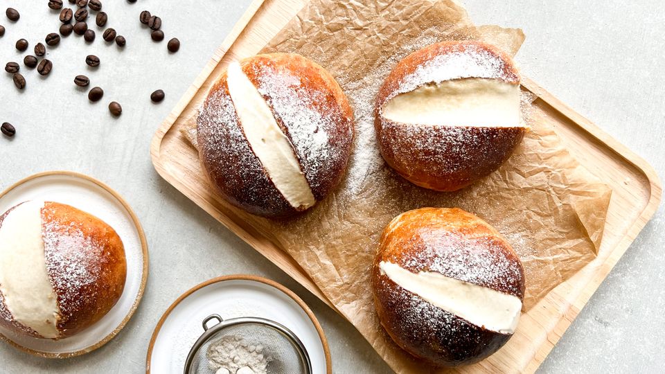 Brioška s kávovým krémem