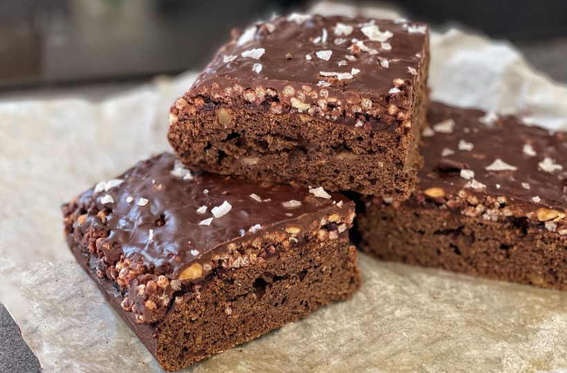 Brownie s chrumkavou čokoládou a vločkami soli