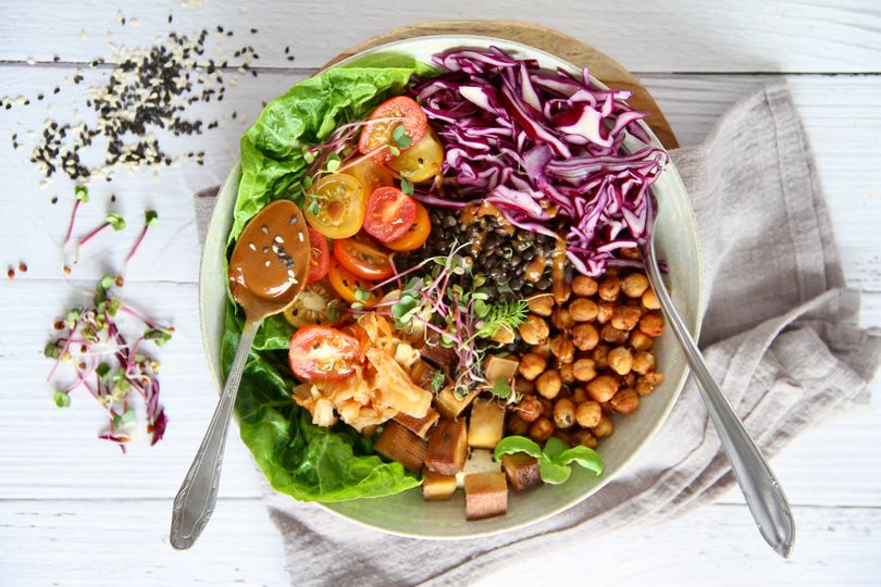 Vegan Buddha Bowl s arašídovou zálivkou