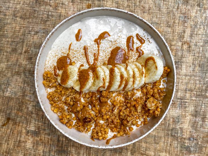 Chai latte smoothie bowl