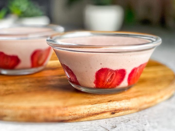 Jahodová proteinová pěna bez vajec