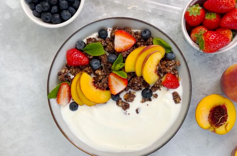 Granola Bowl s ovocem