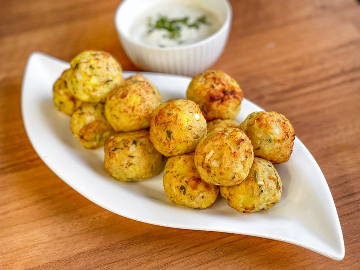 Chifteluțe de somon și cartofi