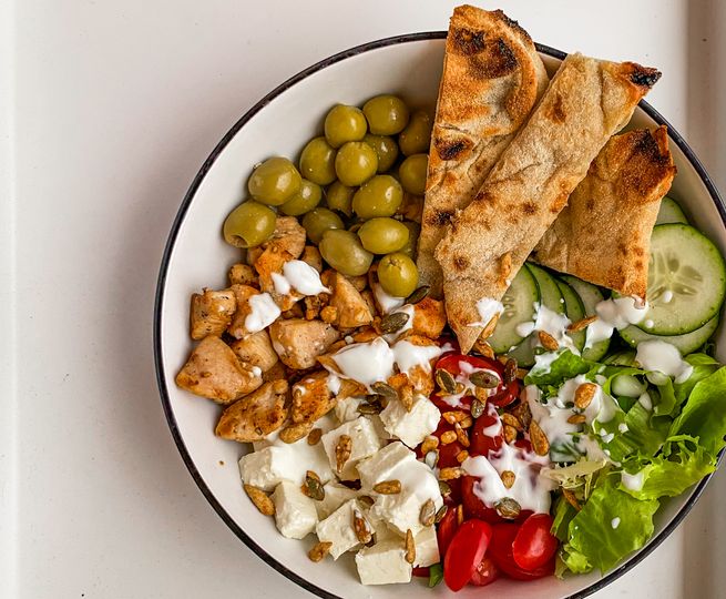 Greek bowl s kuřecím masem