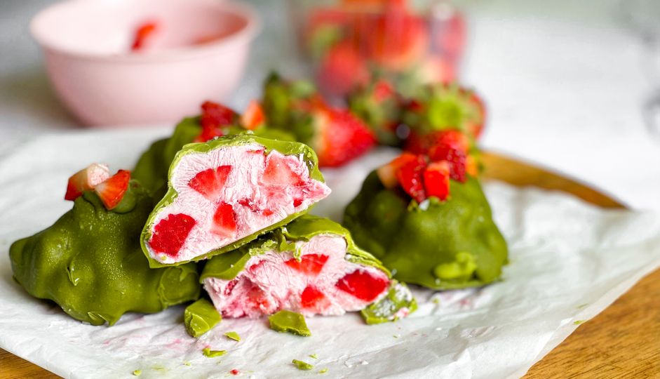 Matcha frozen bites s jahodami