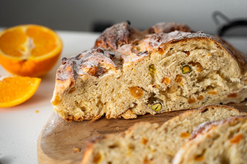 Czech Easter bread with apricots and pistachios
