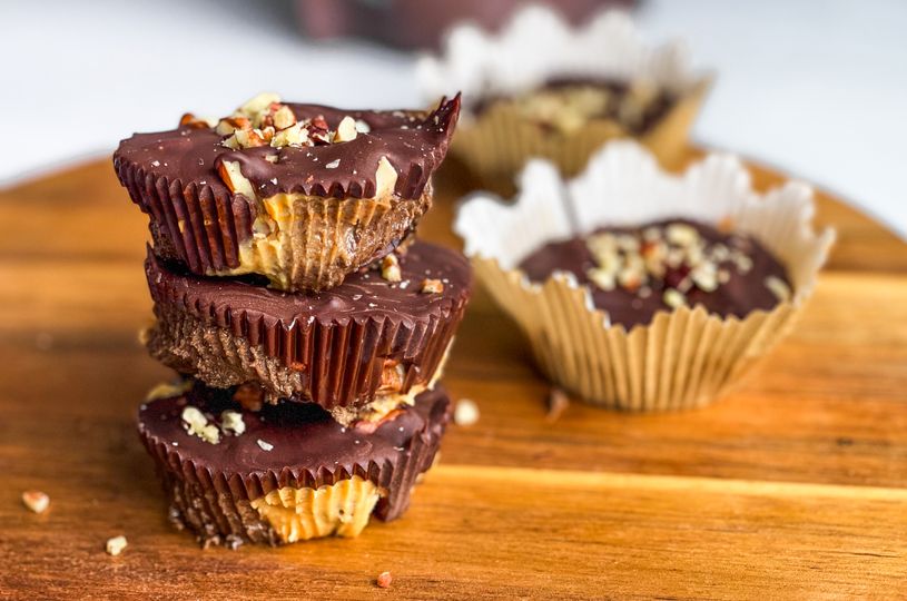 Nepečené arašídové košíčky z datlí