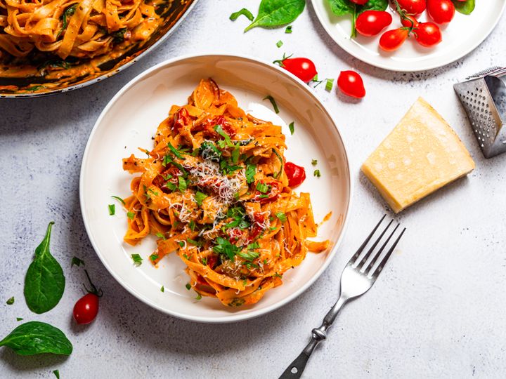 Krémové rajčatové těstoviny z jedné pánve