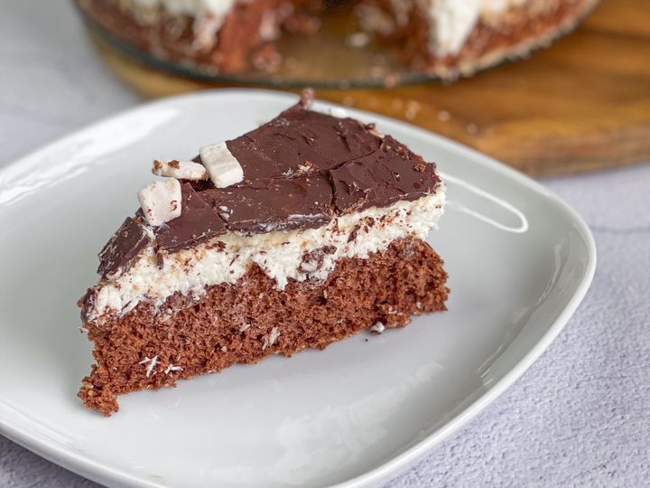 Easy coconut cake with curd cheese