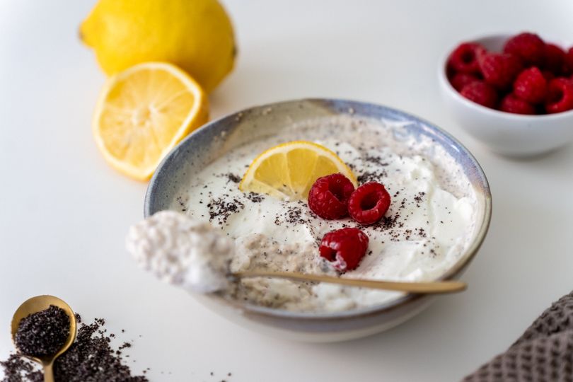 Overnight oats cu mac și lămâie