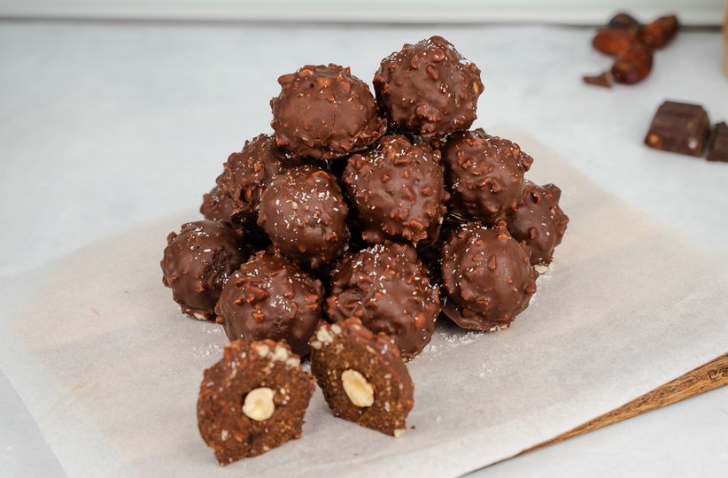 Hausgemachte Ferrero Rocher aus Datteln
