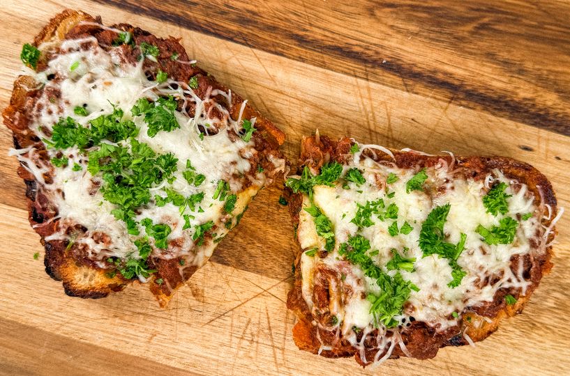 Meaty toastie with cheese