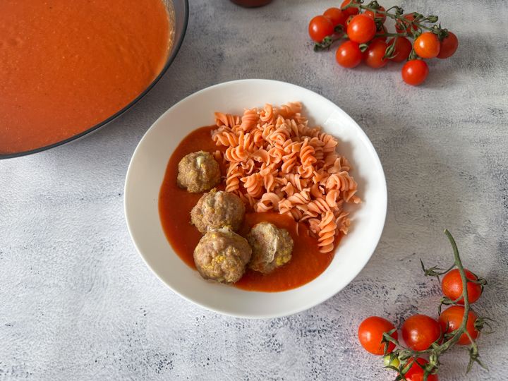 Tomatensauce mit Fleischbällchen