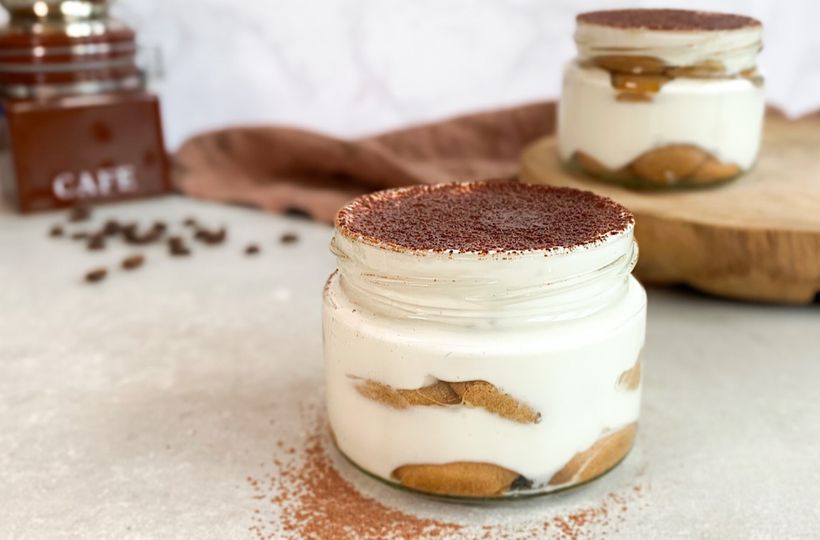 Tiramisu im Glas ohne Alkohol und Ei mit Quark